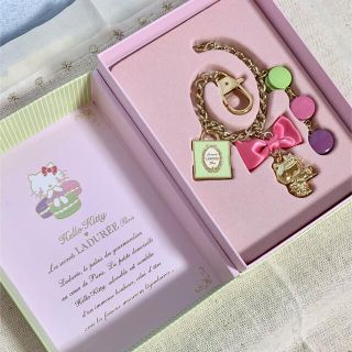 ラデュレ(LADUREE)のラデュレ　キティ　マカロンキーホルダー　未使用品(キーホルダー)