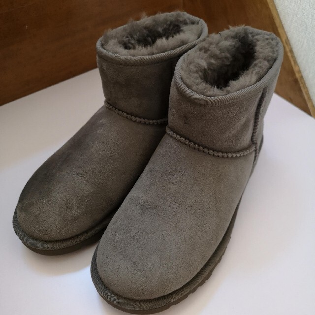 UGG(アグ)のUGG クラシックミニ  超美品 レディースの靴/シューズ(ブーツ)の商品写真