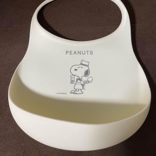 ピーナッツ(PEANUTS)の送料込♪SNOOPY 食べこぼしキャッチしやすいお食事スタイ アイボリー(お食事エプロン)