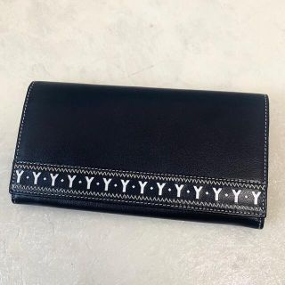 サンローラン(Saint Laurent)のイヴサンローラン　長財布　カットワーク　がま口　レザー　ネイビー　ステッチ(財布)