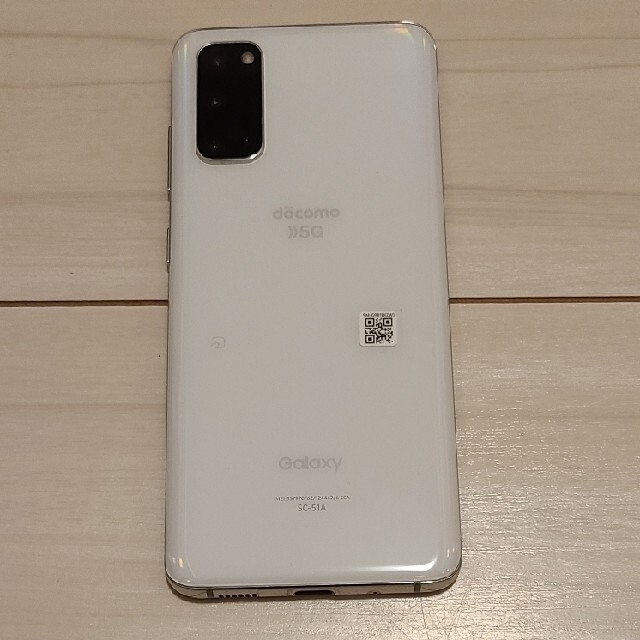 Galaxy(ギャラクシー)のGalaxy S20 5G 128GB 白 ahamo SC-51A　おまけつき スマホ/家電/カメラのスマートフォン/携帯電話(スマートフォン本体)の商品写真