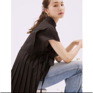 アメリヴィンテージ(Ameri VINTAGE)のRANDEBOO  No sleeve pleats shirts(シャツ/ブラウス(半袖/袖なし))