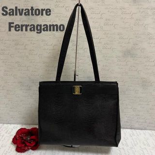 サルヴァトーレフェラガモ(Salvatore Ferragamo)のフェラガモ ヴァラ リボン トートバッグ リザード型押し A4収納 ゴールド金具(トートバッグ)