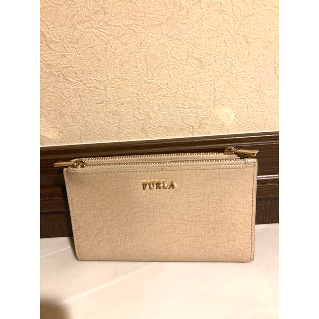 Furla(フルラ)の未使用品☆FURLA フルラ  スリム　二つ折り財布 ベージュ　収納多数❣️ レディースのファッション小物(財布)の商品写真