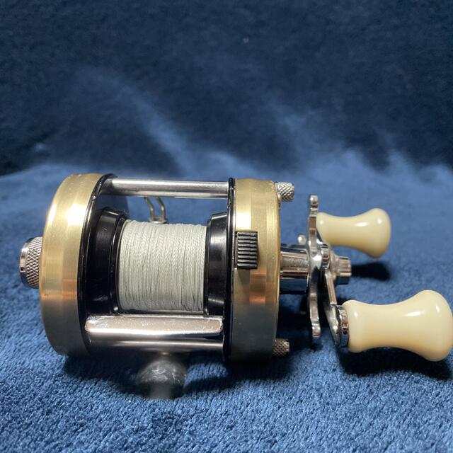 アブガルシア ゴールド ザウルスハンドル リール