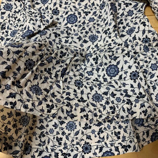 babyGAP(ベビーギャップ)のbaby GAP 花柄ブラウス キッズ/ベビー/マタニティのキッズ服女の子用(90cm~)(ブラウス)の商品写真