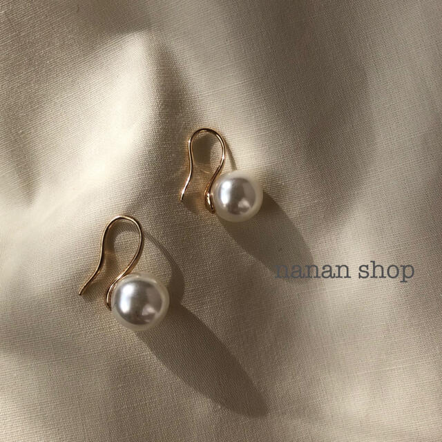 ZARA(ザラ)の一粒パールピアス gold パールピアス 【即購入OK】 レディースのアクセサリー(ピアス)の商品写真