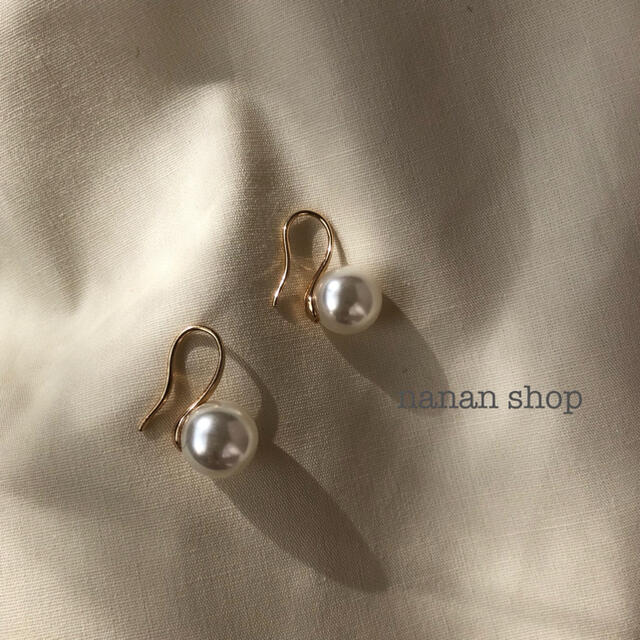 ZARA(ザラ)の一粒パールピアス gold パールピアス 【即購入OK】 レディースのアクセサリー(ピアス)の商品写真