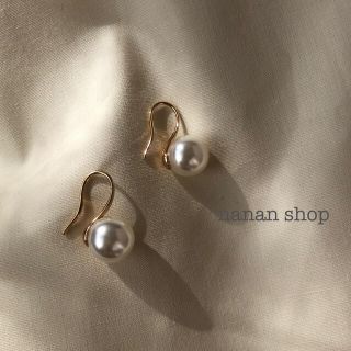 ザラ(ZARA)の一粒パールピアス gold パールピアス 【即購入OK】(ピアス)