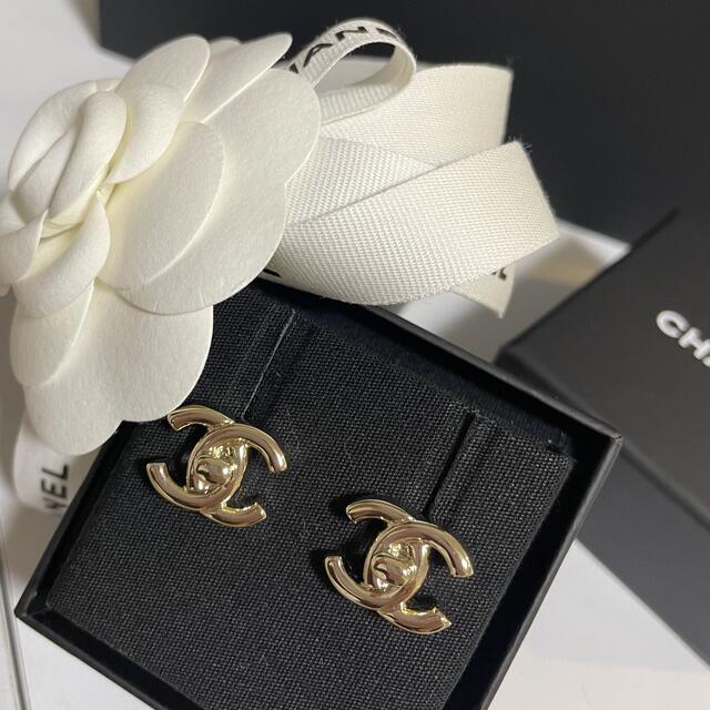 CHANEL(シャネル)のCHANELターンロックピアス❤️新品未使用 レディースのアクセサリー(ピアス)の商品写真