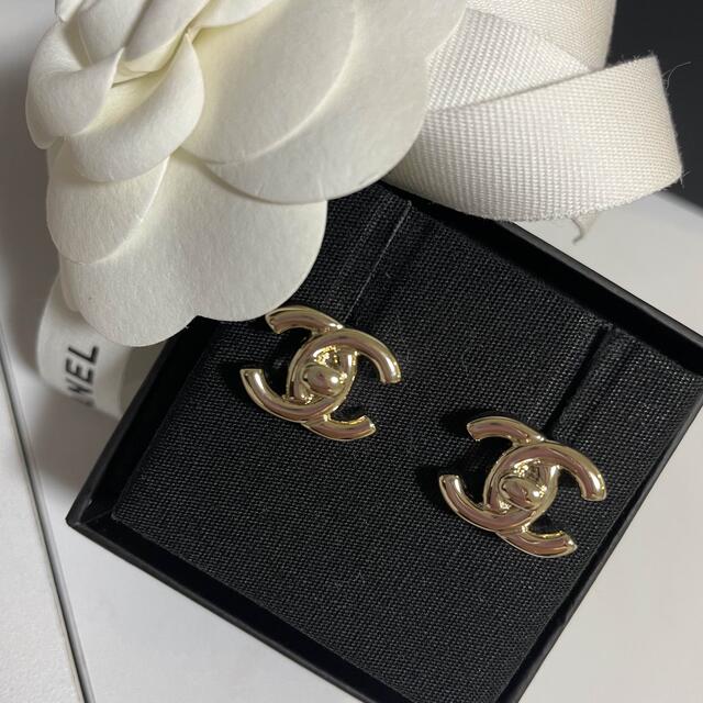 CHANEL(シャネル)のCHANELターンロックピアス❤️新品未使用 レディースのアクセサリー(ピアス)の商品写真