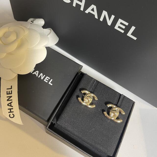 CHANEL(シャネル)のCHANELターンロックピアス❤️新品未使用 レディースのアクセサリー(ピアス)の商品写真