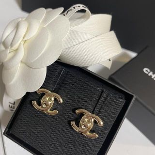 シャネル(CHANEL)のCHANELターンロックピアス❤️新品未使用(ピアス)