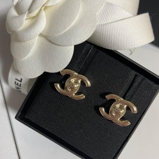 購入は12万位しましたCHANEL  ターンロック　ピアス