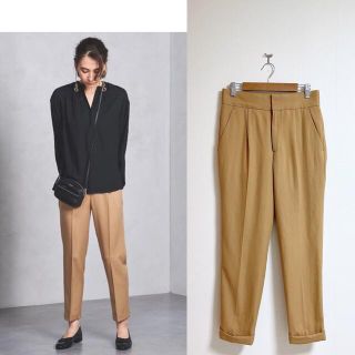 ユナイテッドアローズ(UNITED ARROWS)のUNITED ARROWS Wタックテーパードパンツ ウール100% ベージュ(クロップドパンツ)