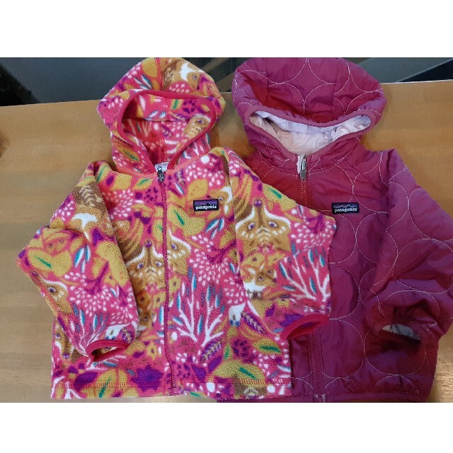 patagonia(パタゴニア)の2枚セット！Patagoniaフリース＆ダウンジャケット 18M キッズ/ベビー/マタニティのキッズ服女の子用(90cm~)(ジャケット/上着)の商品写真