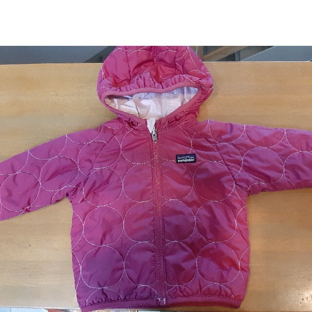 patagonia(パタゴニア)の2枚セット！Patagoniaフリース＆ダウンジャケット 18M キッズ/ベビー/マタニティのキッズ服女の子用(90cm~)(ジャケット/上着)の商品写真