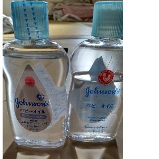 ジョンソン(Johnson's)のJohnson　ベビーオイル　一本　専用(ベビーローション)