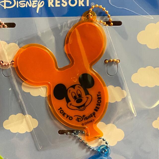 Disney(ディズニー)のオレンジ　バルーン　キーホルダー　反射 レディースのファッション小物(キーホルダー)の商品写真