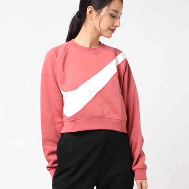 NIKE(ナイキ)のNIKE ナイキ ビッグスウッシュ ショート スウェット　トレーナー レディース レディースのトップス(トレーナー/スウェット)の商品写真