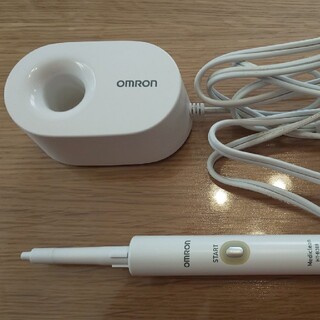 オムロン(OMRON)のオムロン電動歯ブラシ 充電器 【ジャンク品】(電動歯ブラシ)