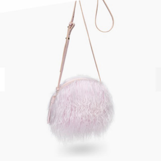 UGG(アグ)のugg  モンゴリアン ポン ポン クロスボディ　ピンク　新品 レディースのバッグ(ショルダーバッグ)の商品写真