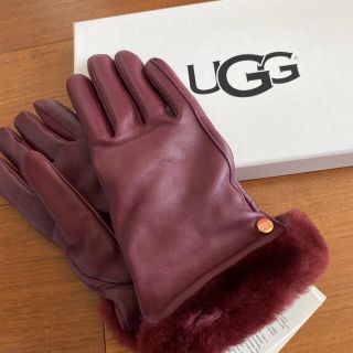 アグ(UGG)のugg レディース クラシック レザー ショーティ テック グローブ　ワインM(手袋)