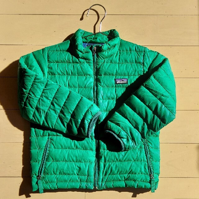 patagonia(パタゴニア)のパタゴニア　ダウン　サイズ5T キッズ/ベビー/マタニティのキッズ服男の子用(90cm~)(ジャケット/上着)の商品写真