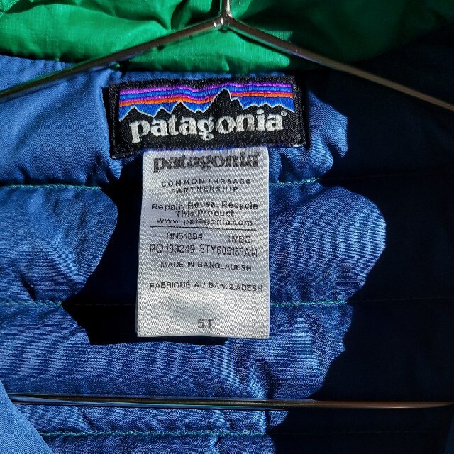 patagonia(パタゴニア)のパタゴニア　ダウン　サイズ5T キッズ/ベビー/マタニティのキッズ服男の子用(90cm~)(ジャケット/上着)の商品写真