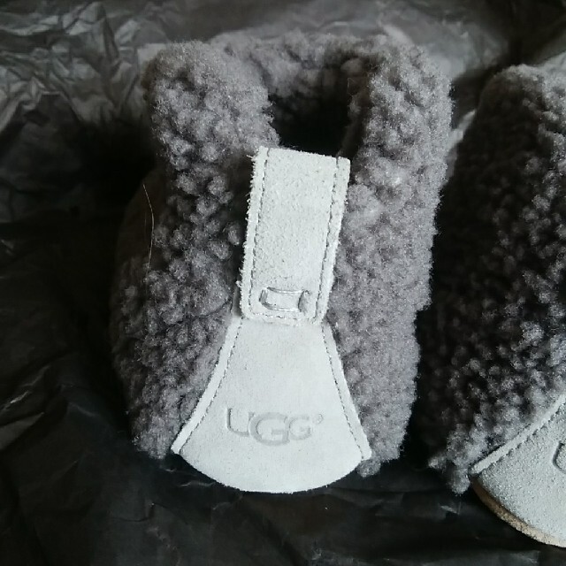 UGG(アグ)の極美品　UGG ルームシューズ 22.0~23.0 インテリア/住まい/日用品のインテリア小物(スリッパ/ルームシューズ)の商品写真