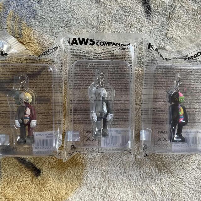 KAWS TOKYO FIRST KEYHOLDER カウズ キーホルダー