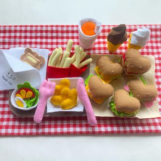 【受注製作】ハートバーガー屋さん フェルトおままごと【オーダー】(おもちゃ/雑貨)