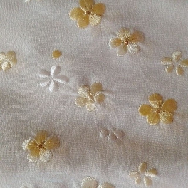 半襟　花柄　金　クリームイエロー　刺繍　梅模様 レディースの水着/浴衣(和装小物)の商品写真