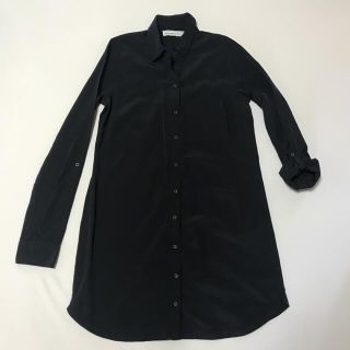 アバクロンビーアンドフィッチ(Abercrombie&Fitch)のアバクロ　シンプル黒シャツ　ブラックロングシャツ　シャツワンピース　XS 光沢(シャツ/ブラウス(長袖/七分))