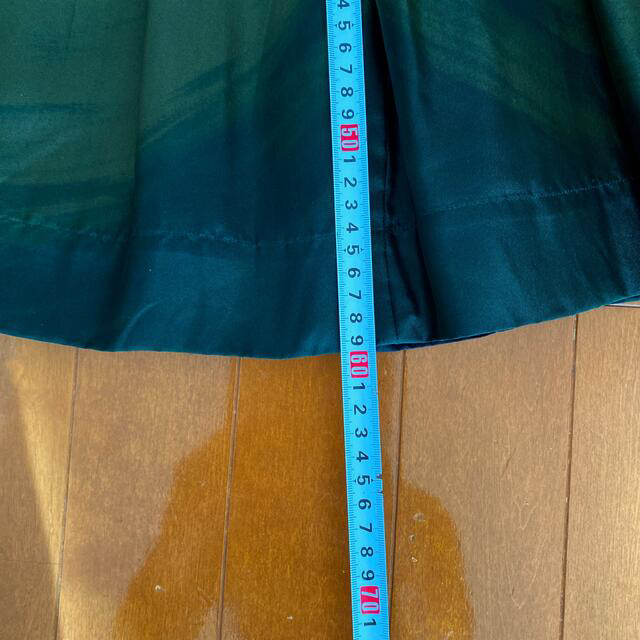 PRADA(プラダ)のプラダ　スカート　L セーター　タイツに合わせて　ドロワー　グッチ　ディオール レディースのスカート(ひざ丈スカート)の商品写真