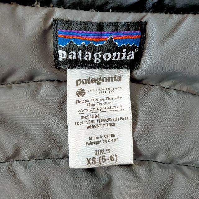 patagonia(パタゴニア)のpatagonia ダウン GIRL’S XS　パタゴニア ガールズ XSサイズ キッズ/ベビー/マタニティのキッズ服女の子用(90cm~)(ジャケット/上着)の商品写真