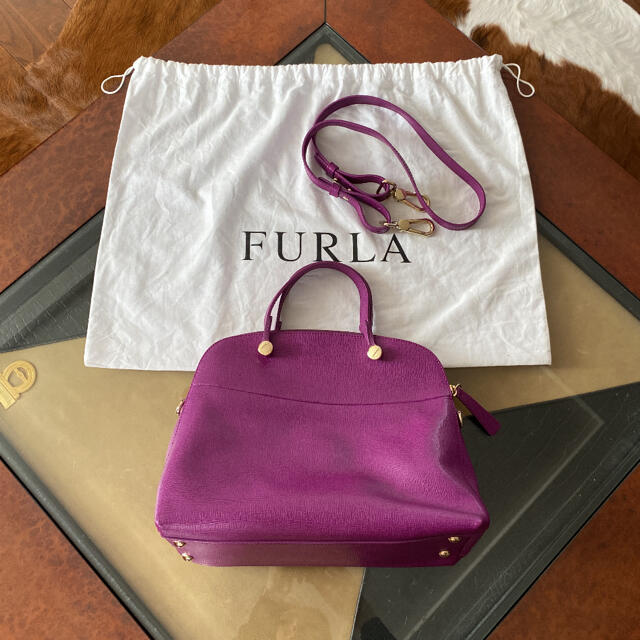 Furla(フルラ)のFURLA フルラ 2way パイパー ショルダーバック 紫 ゴールド レディースのバッグ(ハンドバッグ)の商品写真