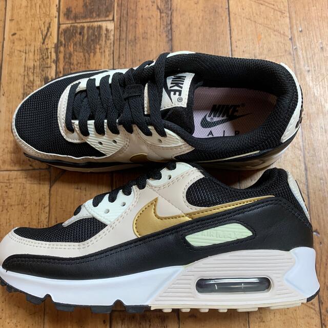 NIKE(ナイキ)の23 ナイキ エア マックス 90 NIKE AIR MAX 90 ベージュ レディースの靴/シューズ(スニーカー)の商品写真