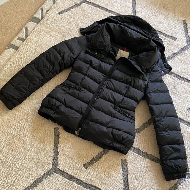 MONCLER(モンクレール)のモンクレールショートダウンサイズ3 レディースのジャケット/アウター(ダウンジャケット)の商品写真