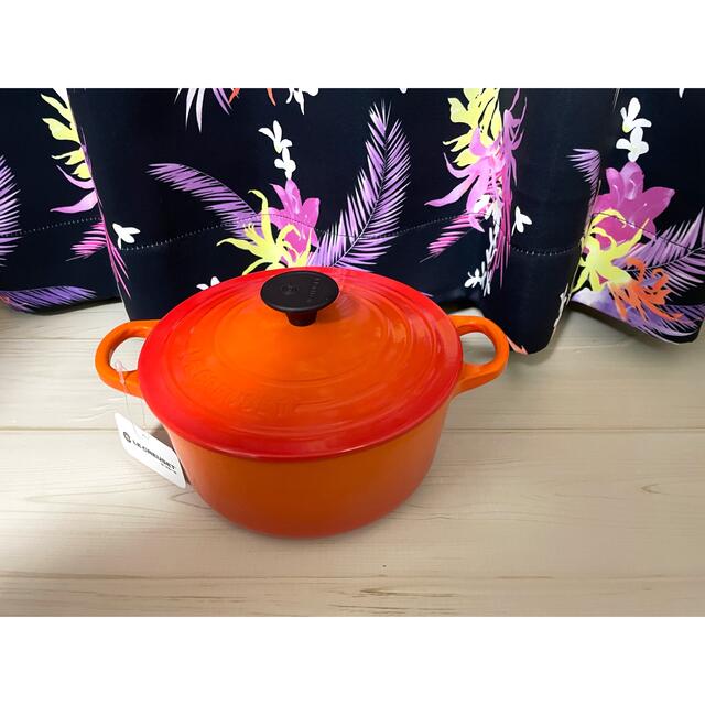 LE CREUSET(ルクルーゼ)のル・クルーゼ Le Creuset ココットロンド 18cm インテリア/住まい/日用品のキッチン/食器(鍋/フライパン)の商品写真