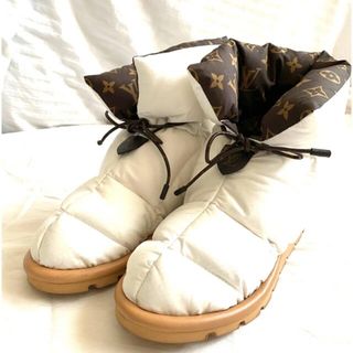 LOUIS VUITTON - 【完売商品】超レア⭐︎ルイヴィトン ピロー LOUIS VUITTON - 【完売商品】超レア⭐︎ルイヴィトン ピロー