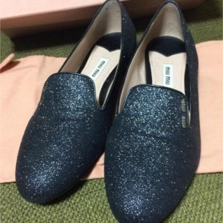 ミュウミュウ(miumiu)のmiumiu フラットシューズ　グリッター　ネイビー(バレエシューズ)