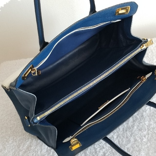 miumiu(ミュウミュウ)のmiumiu ミウミウ　ハンドバッグ　ブルー×ホワイト レディースのバッグ(ハンドバッグ)の商品写真