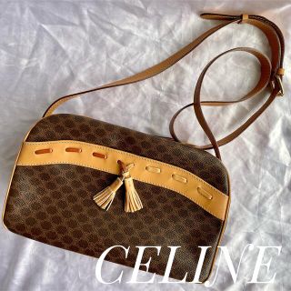 セリーヌ(celine)の美品《CELINE》セリーヌ　希少　マカダム　ショルダー　タッセル　レザー(ショルダーバッグ)