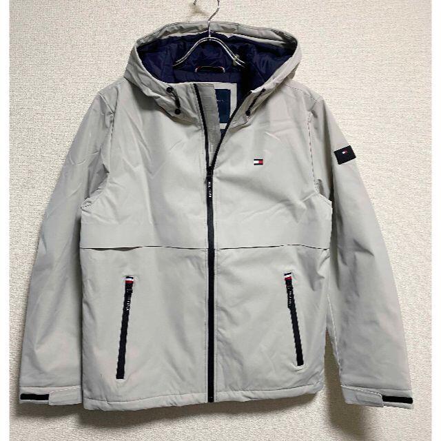 TOMMY HILFIGER(トミーヒルフィガー)の新品 L ★ トミーヒルフィガー メンズ 中綿 ジャケット シルバー US-M メンズのジャケット/アウター(ナイロンジャケット)の商品写真