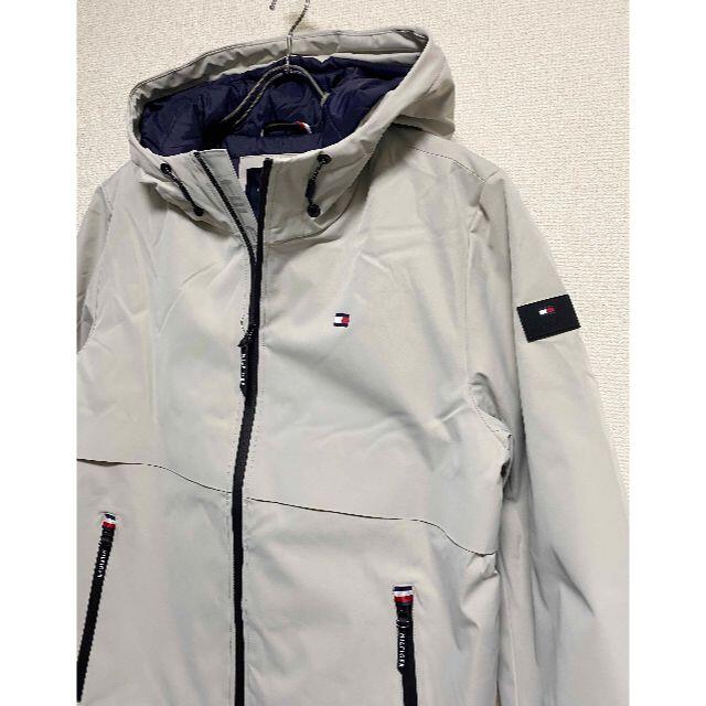 TOMMY HILFIGER(トミーヒルフィガー)の新品 L ★ トミーヒルフィガー メンズ 中綿 ジャケット シルバー US-M メンズのジャケット/アウター(ナイロンジャケット)の商品写真