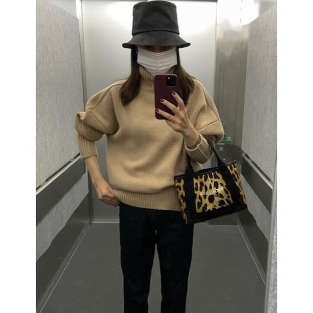 Balenciaga(バレンシアガ)の美品 BALENCIAGA ネイビーカバXS レオパード 完売商品！ レディースのバッグ(トートバッグ)の商品写真