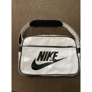 ナイキ(NIKE)のNIKE エナメルバッグ(ショルダーバッグ)