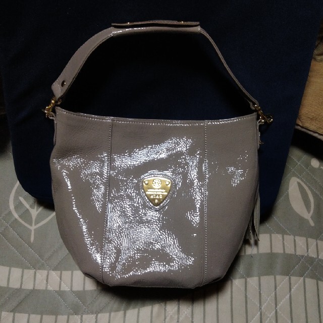 ATAO(アタオ)のaiai様_ATAO　エナメルレザーのワンマイルバッグCandy レディースのバッグ(ショルダーバッグ)の商品写真