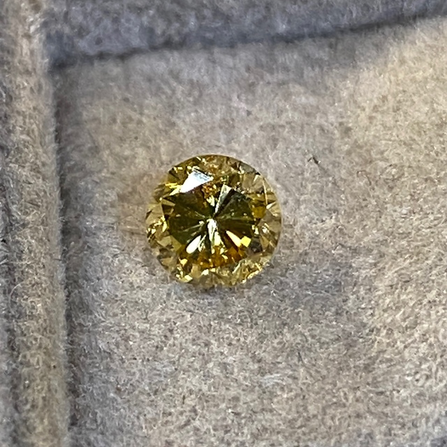 ダイヤモンドルース　0.27ct ファンシーイエロー